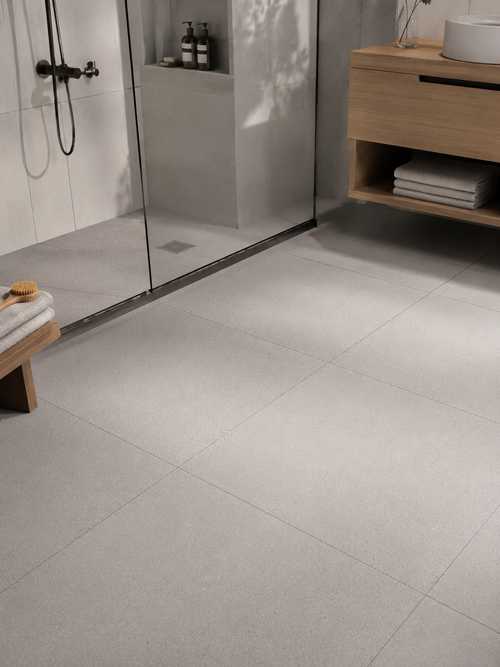 JBN Ceramics представляет революционную нескользящую плитку P4/R11: Идеальное сочетание гладкости на ощупь и безопасности